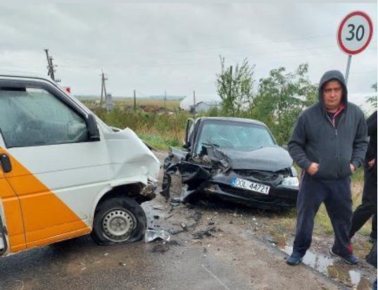 Автотроща на Виноградівщині: оприлюднено світлини з місця жорсткої ДТП