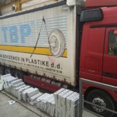 Перетинав кордон із контрабандою: на Закарпатті в іноземця виявили майже 2 тисячі пачок сигарет