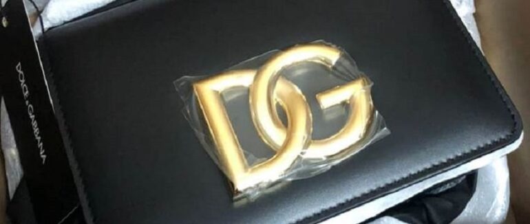 Закарпатські митники конфіскували колекційне вбрання з Італії