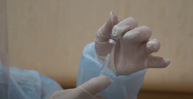 Щеплення у Мукачеві: щодня вакцинують від 40 до 70 людей
