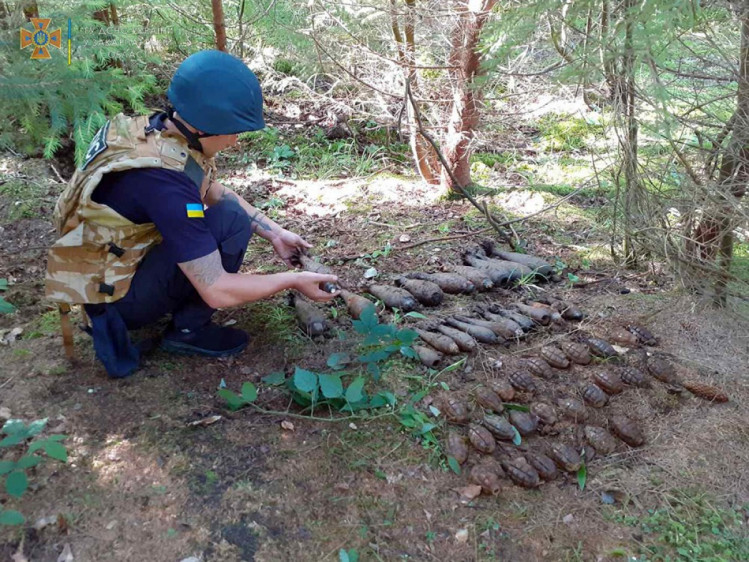 На Хустщині знайшли понад пів тисячі небезпечних предметів