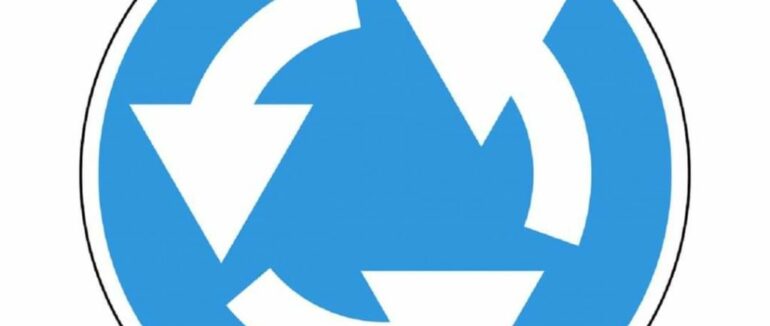 В Ужгороді на перехресті двох вулиць облаштують тимчасовий круговий рух