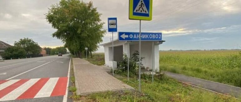 На Виноградівщині поруч з трасою створили велодоріжку