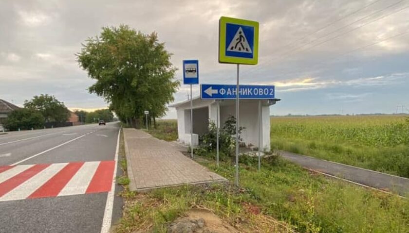 На Виноградівщині поруч з трасою створили велодоріжку