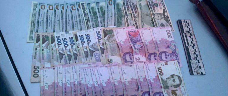 Неповнолітній крадій: ужгородець викрав з каси 2 тисячі доларів