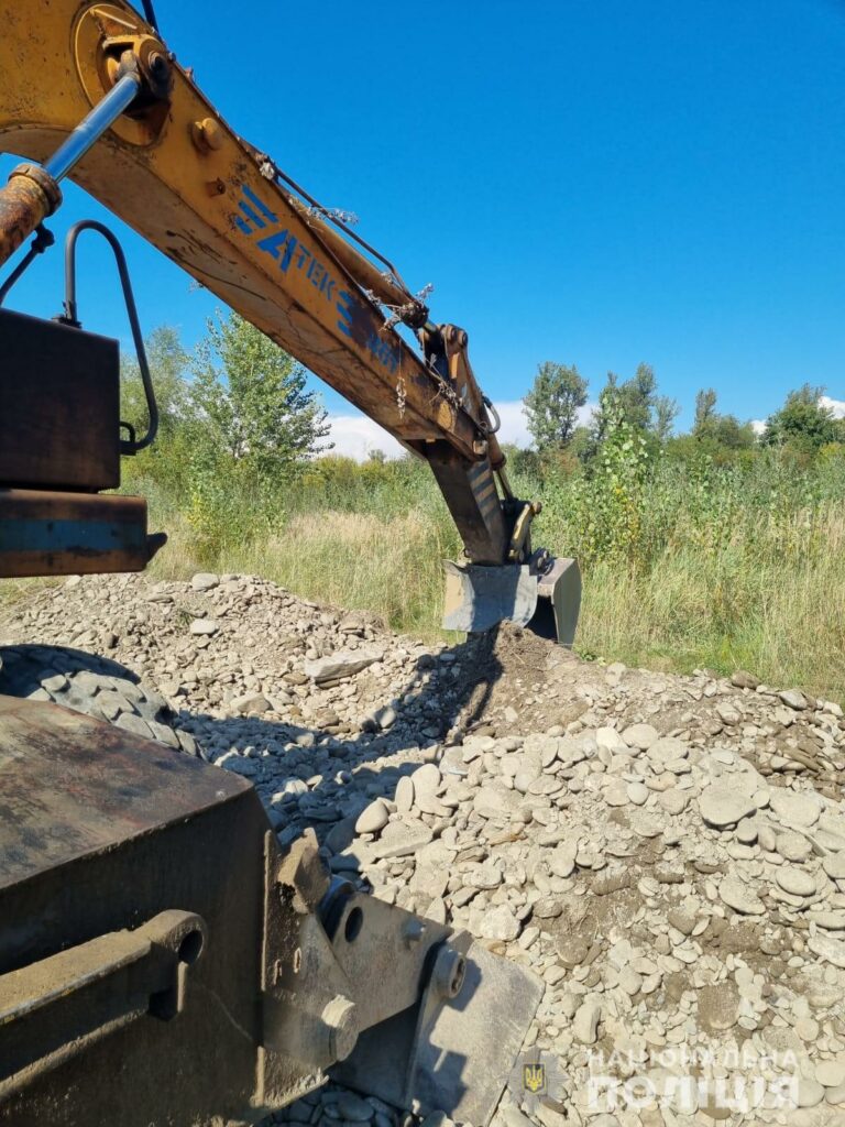 Тячів, поліція, незаконно, видобуток, піщано-гравійна суміш, кримінальне провадження