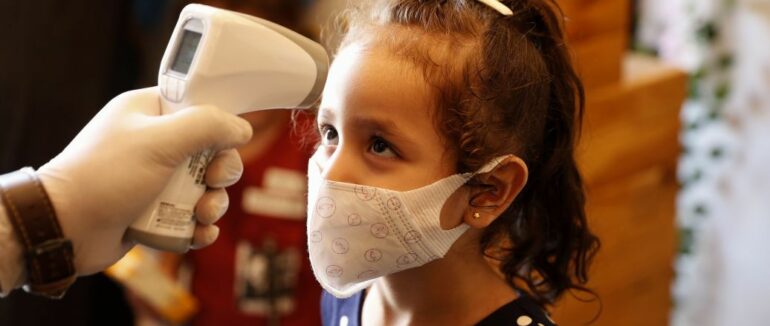 Через коронавірус діти можуть масово хворіти у 2021-2022 роках: лікарка назвала причину