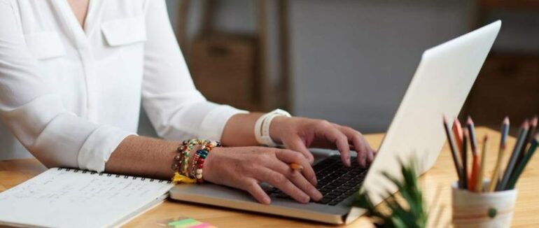 Понад 2000 ноутбуків мають закупити для вчителів на Закарпатті