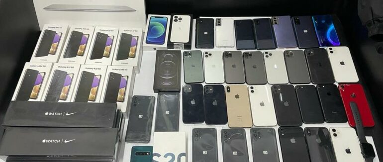 На Закарпатті водій рейсового автобуса спробував завезти в Україну без декларування сучасні смартфони на суму понад півмільйона гривень