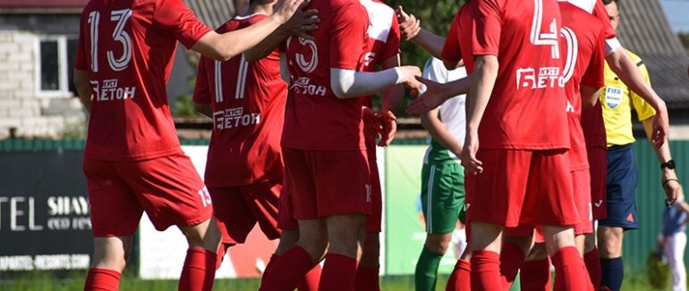 Хустські футболісти повернули собі лідерство