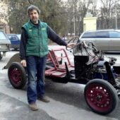 По вулицях Ужгорода їздить раритетна машина з вражаючою історією