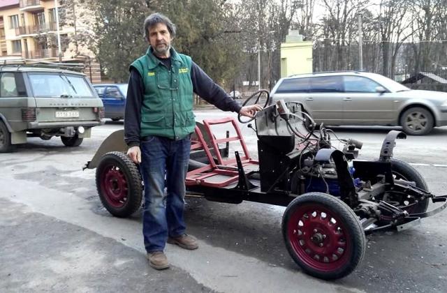 По вулицях Ужгорода їздить раритетна машина з вражаючою історією