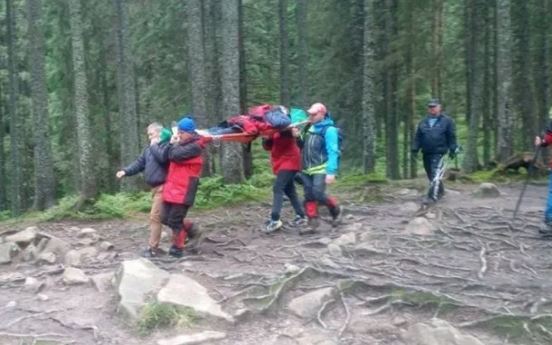 У Карпатах під час спуску з гори Говерла травмувалася туристка