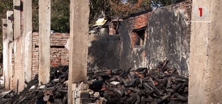 Без даху і запасів на зиму: сім’я, в будинку якої трапилась нищівна пожежа, потребує допомоги (ФОТО, ВІДЕО)
