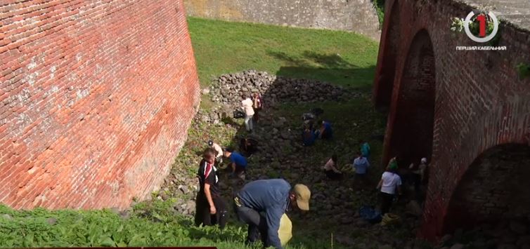 «Побачив – прибери»: мукачівці долучилися до масштабної акції Всесвітнього дня прибирання (ФОТО, ВІДЕО)