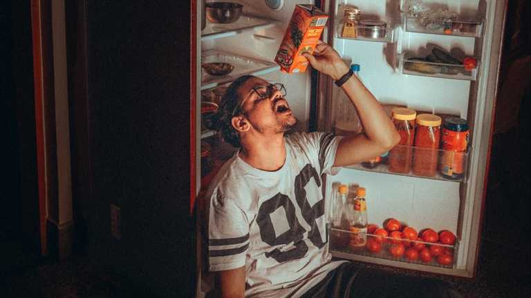 Нічні перекуси: реальні причини та як з ними боротись