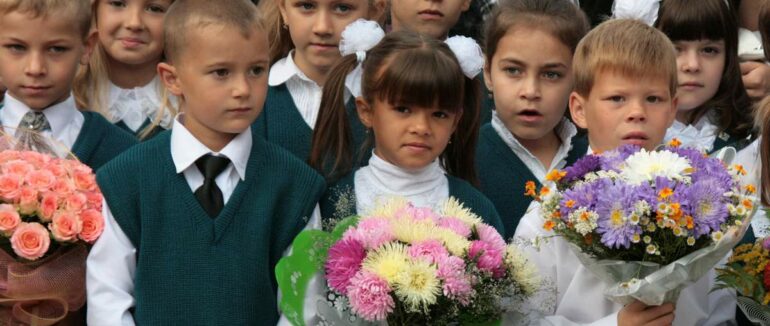 У Рахівській школі замість квітів зібрали чималу суму грошей на порятунок життя