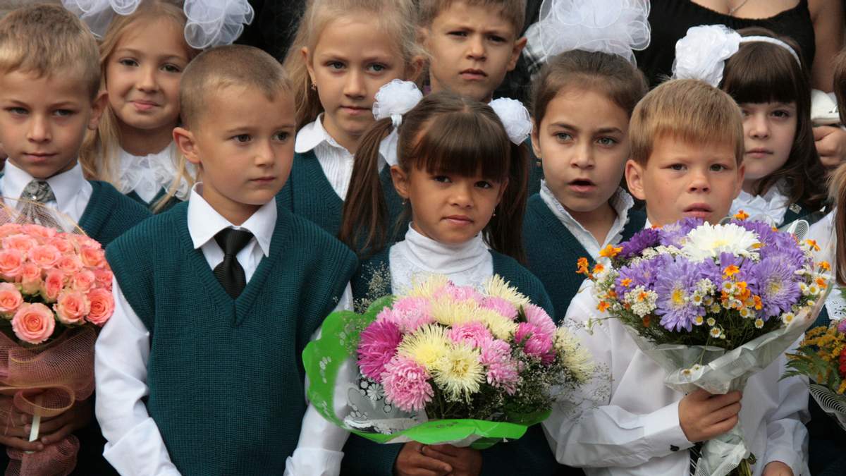 У Рахівській школі замість квітів зібрали чималу суму грошей на порятунок життя