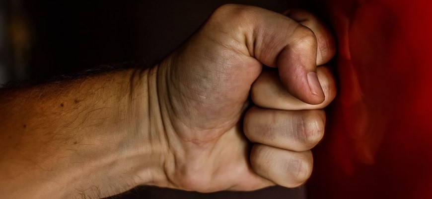 56-річний закарпатець жорстоко побив свою дружину та доньку