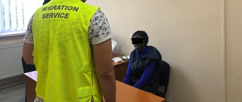 Приїхала на навчання в Ужгород незаконно: нігерійку примусово повернуть до рідної країни