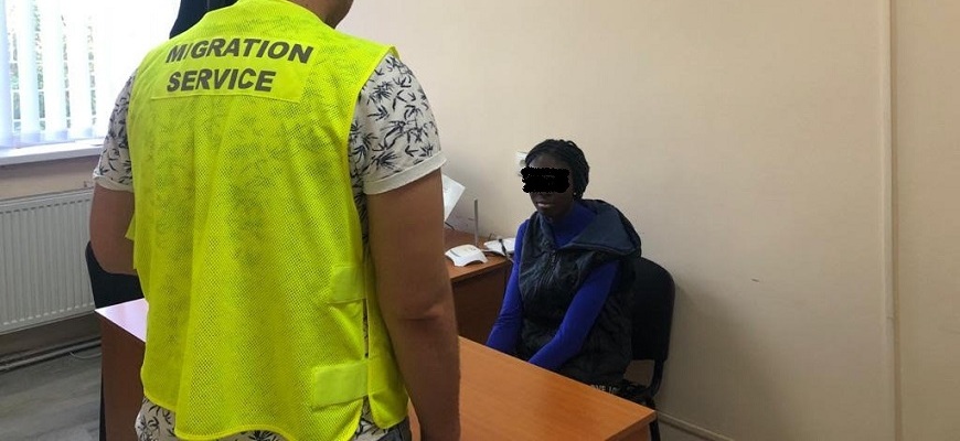 Приїхала на навчання в Ужгород незаконно: нігерійку примусово повернуть до рідної країни