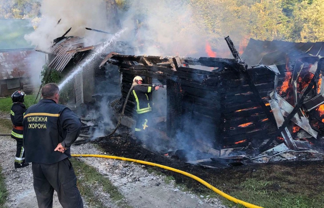Пожежа на Тячівщині: закарпатець залишився без хати
