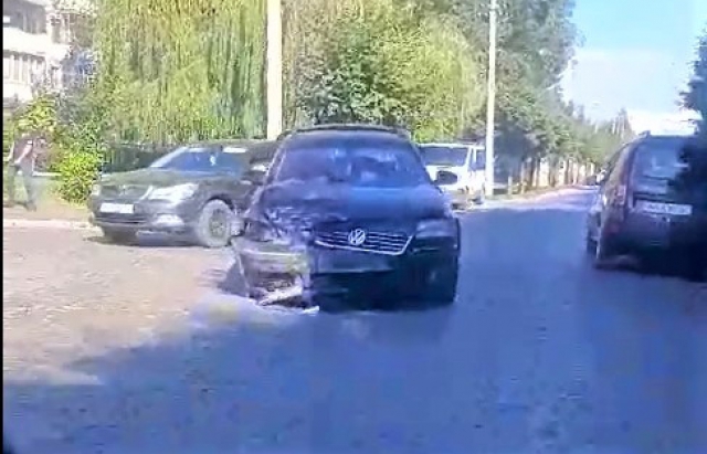Аварія в Мукачеві: на Ілони Зріні зіткнулися VW та SsangYong