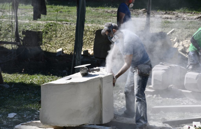 На Закарпатті стартував традиційний симпозіум скульпторів