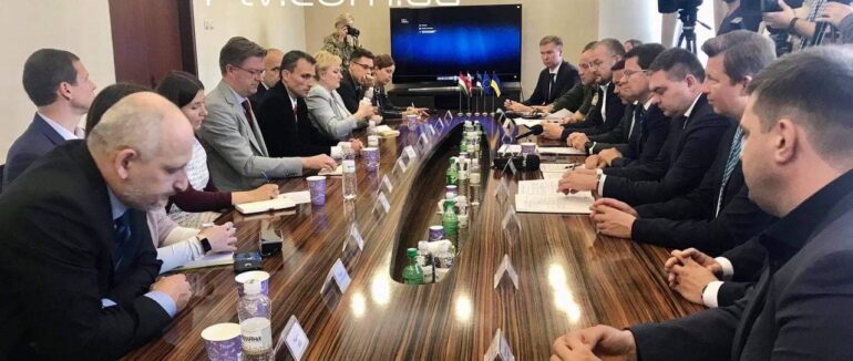 Від «живої» черги до електронної: на Закарпатті зробили крок до вирішення проблем на кордоні