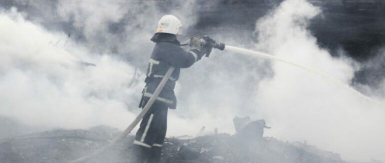 В Ужгороді згоріла автівка на території автомобільного сервісу