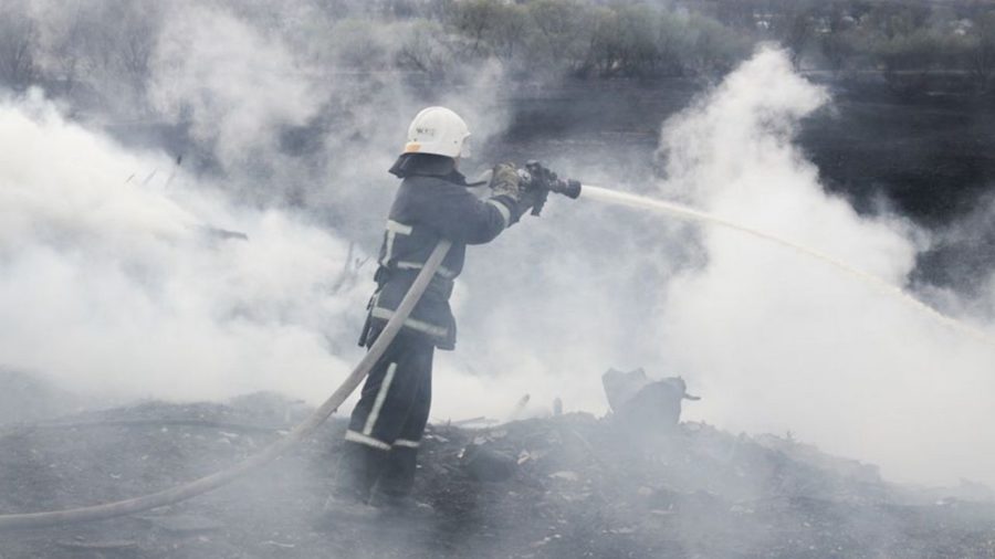 В Ужгороді згоріла автівка на території автомобільного сервісу
