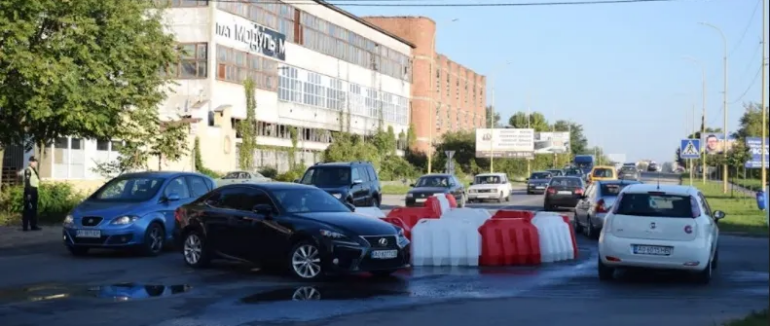 Експериментальне коло в Ужгороді: в районі Боздоша відкрили круговий рух