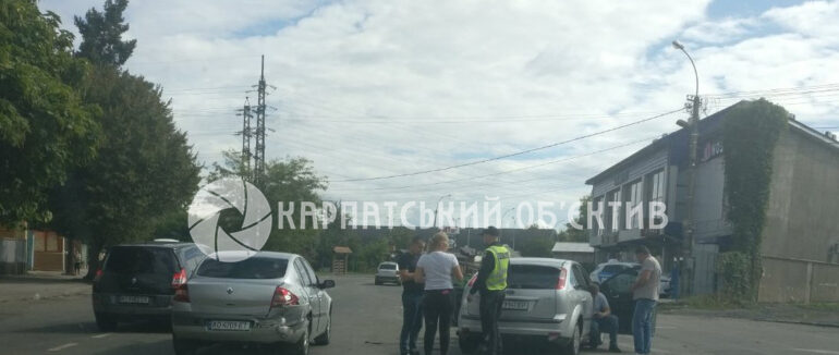 Аварія в Ужгороді: не розминулись два легковики