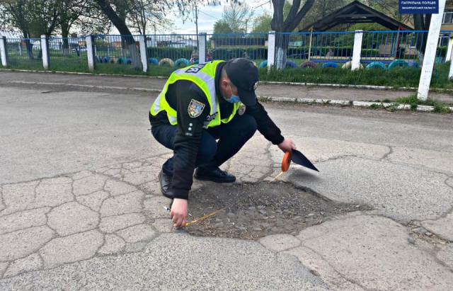 На Закарпатті патрульні перевірять готовність доріг до зими