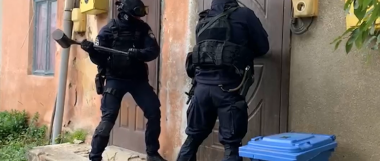 В Мукачеві провели спецоперацію та затримали двох місцевих наркоторговців