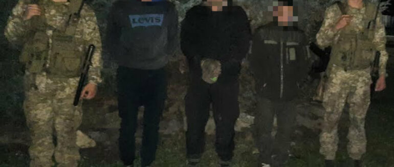 Ввечері закарпатські прикордонники затримали трьох контрабандистів