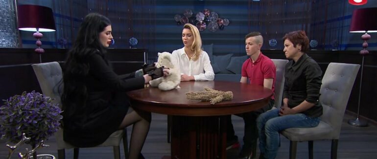 Загадкове самогубство закарпатської школярки: на Виноградівщині екстрасенси розслідували смерть дівчини