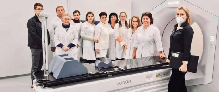 Променева терапія на Закарпатті: розпочали лікування хворих на сучасному апараті