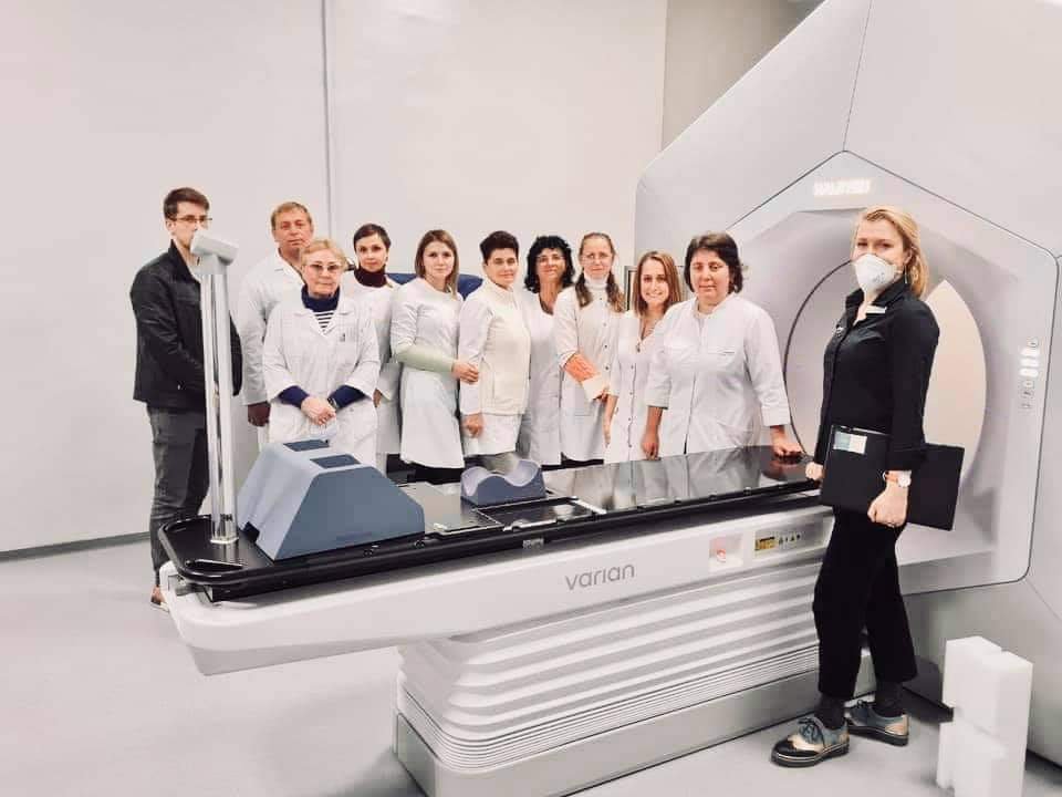 Променева терапія на Закарпатті: розпочали лікування хворих на сучасному апараті
