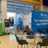 Щеплення в Ужгороді: за 7 годин в «Епіцентрі» вакцинувалося понад сотня людей