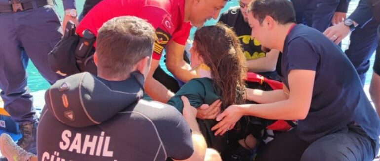 В Туреччині українська парашутистка впала в море під час польоту на параплані