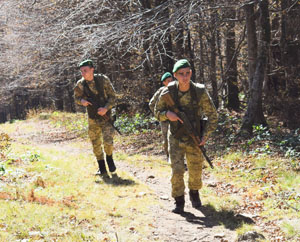 Закарпатські прикордонники разом зі словацькими колегами завадили затримали групу нелегалів