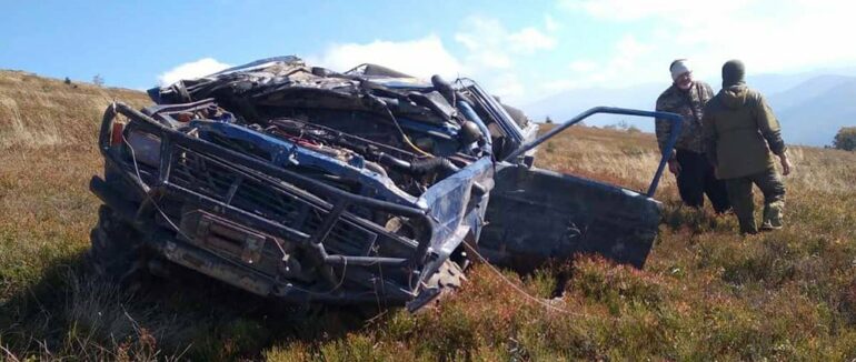 Джип котився з гори близько 150 метрів: перші подробиці ДТП в якій постраждали закарпатці