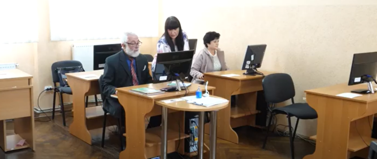 Не боятися комп’ютера: ужгородців безкоштовно навчають ІТ грамотності (ФОТО; ВІДЕО)