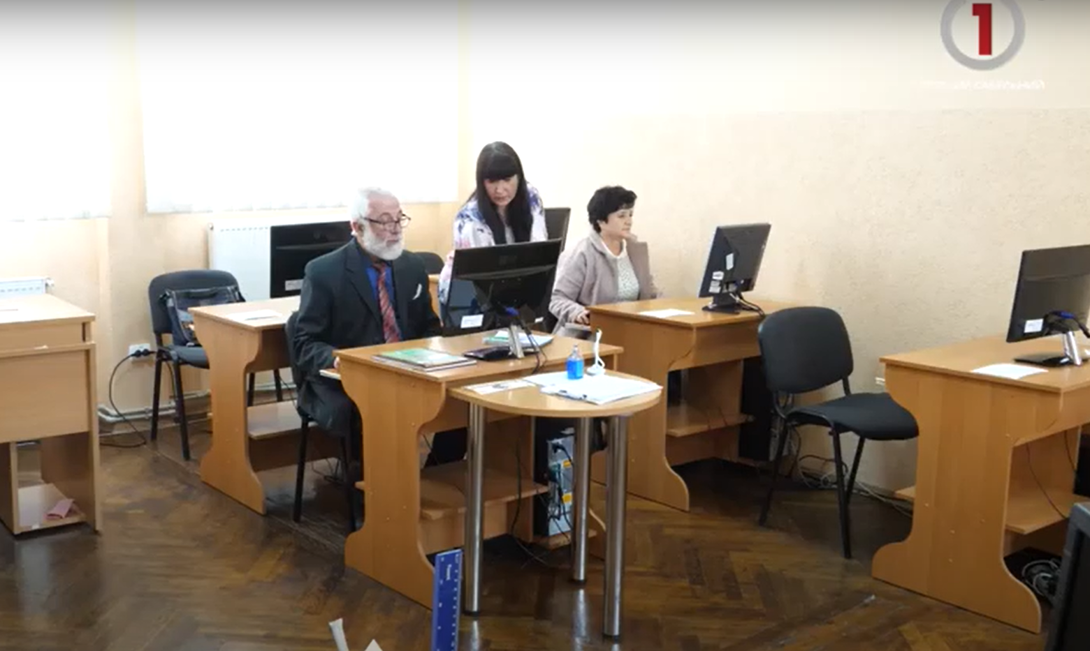 Не боятися комп’ютера: ужгородців безкоштовно навчають ІТ грамотності (ФОТО; ВІДЕО)