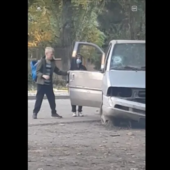 Малолітні хулігани: в Ужгороді діти нищили припаркований автомобіль