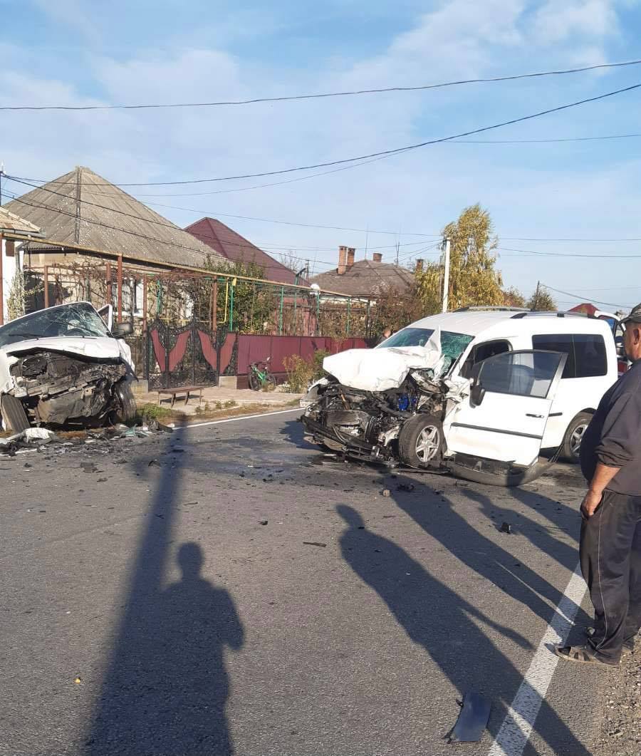 Жорстока аварія на Мукачівщині: автомобілі зіткнулись лоб в лоб