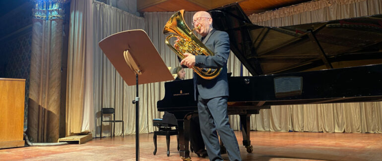 У закарпатській обласній філармонії відбувся концерт солістів-трубачів