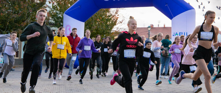 Збирали гроші на лікування двох дітей: в Ужгороді організували ярмарок та благодійний забіг