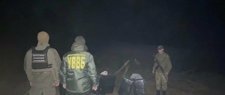 За 70 метрів до кордону закарпатські прикордонники виявили пакунки з контрабандою
